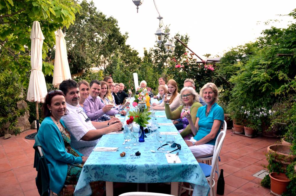 Ideal fro groups: Enjoy your meals at the long table on our terrace